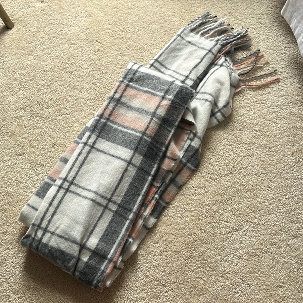 Hollister Scarf